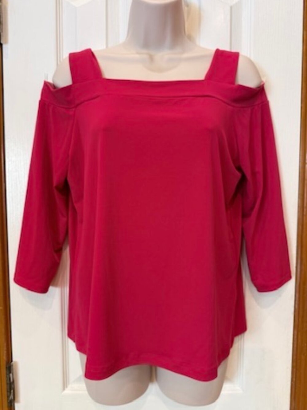 Chico's Cold Shoulder East West 3/4 Sleeve Top in Raspberry Rush, sz Med - NWT!!